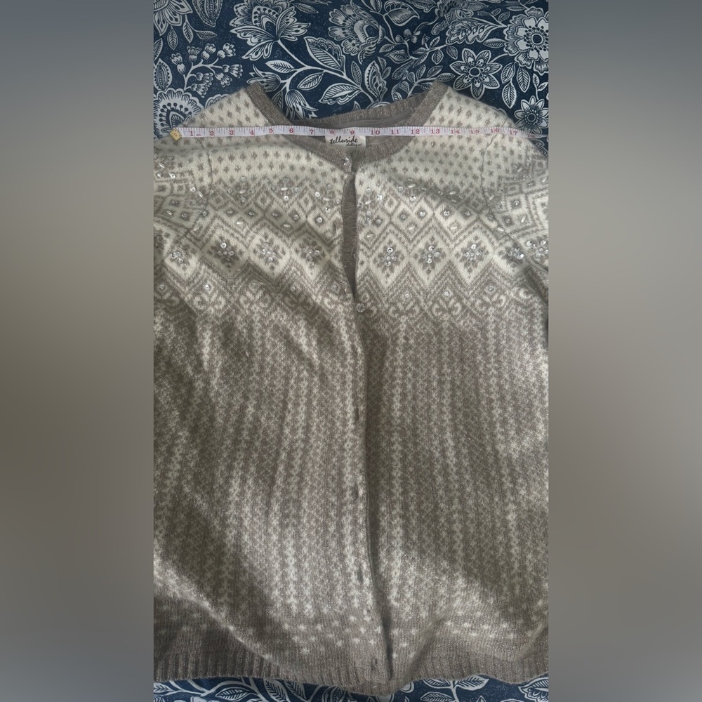 Elegant Beige Patterned Cardigan - Picture 12 of 13